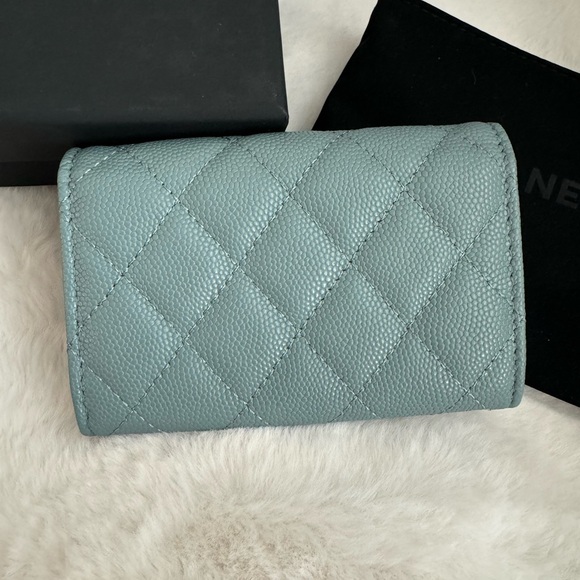 Brand New Blue Cardholder Wallet - Received as Gift ❌ Not the Brand Likely! - Picture 5 of 8